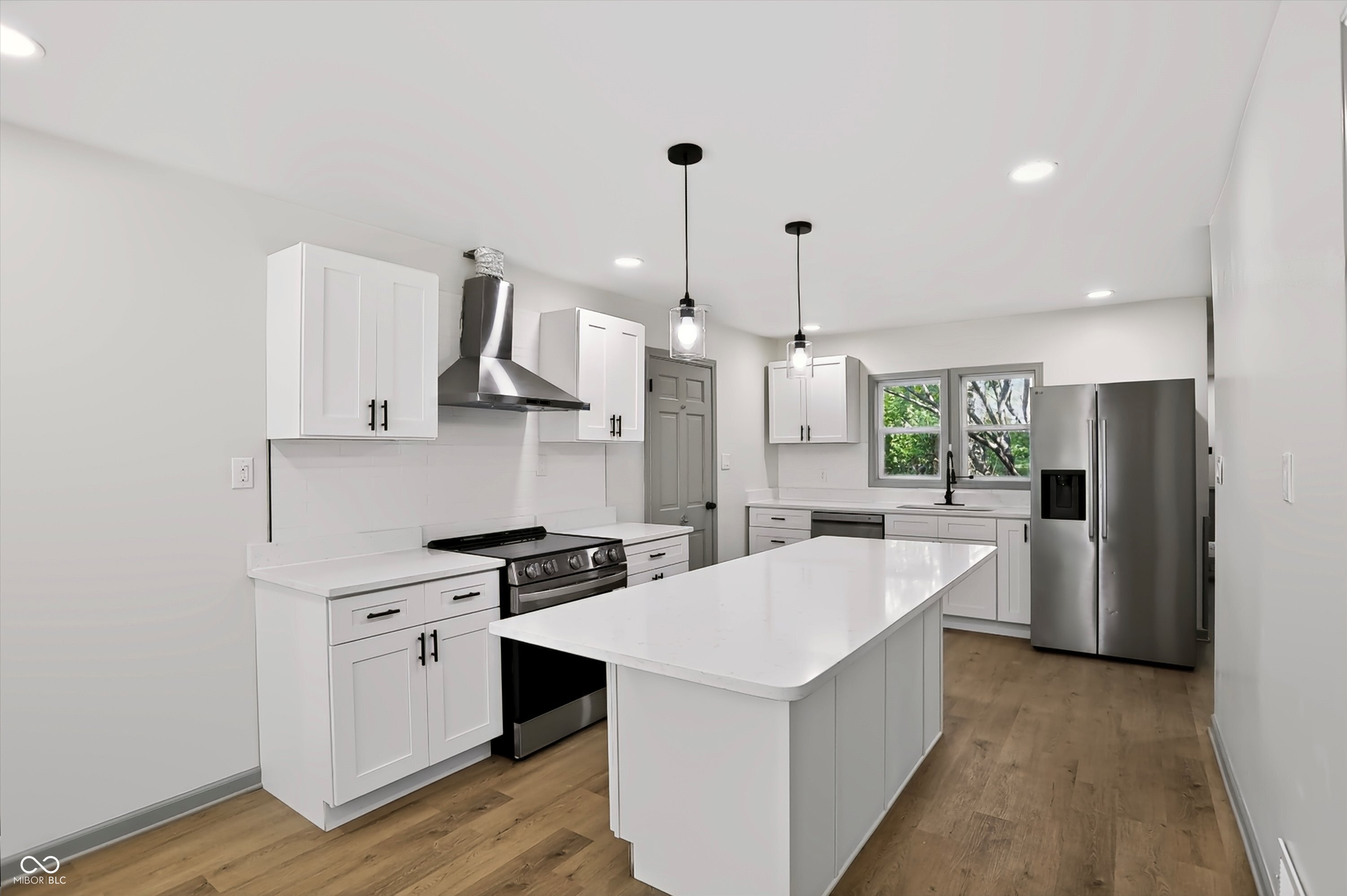 2nd image of 10465 Woodlawn Dr, Carmel, IN 46280 | MLS# 22118140