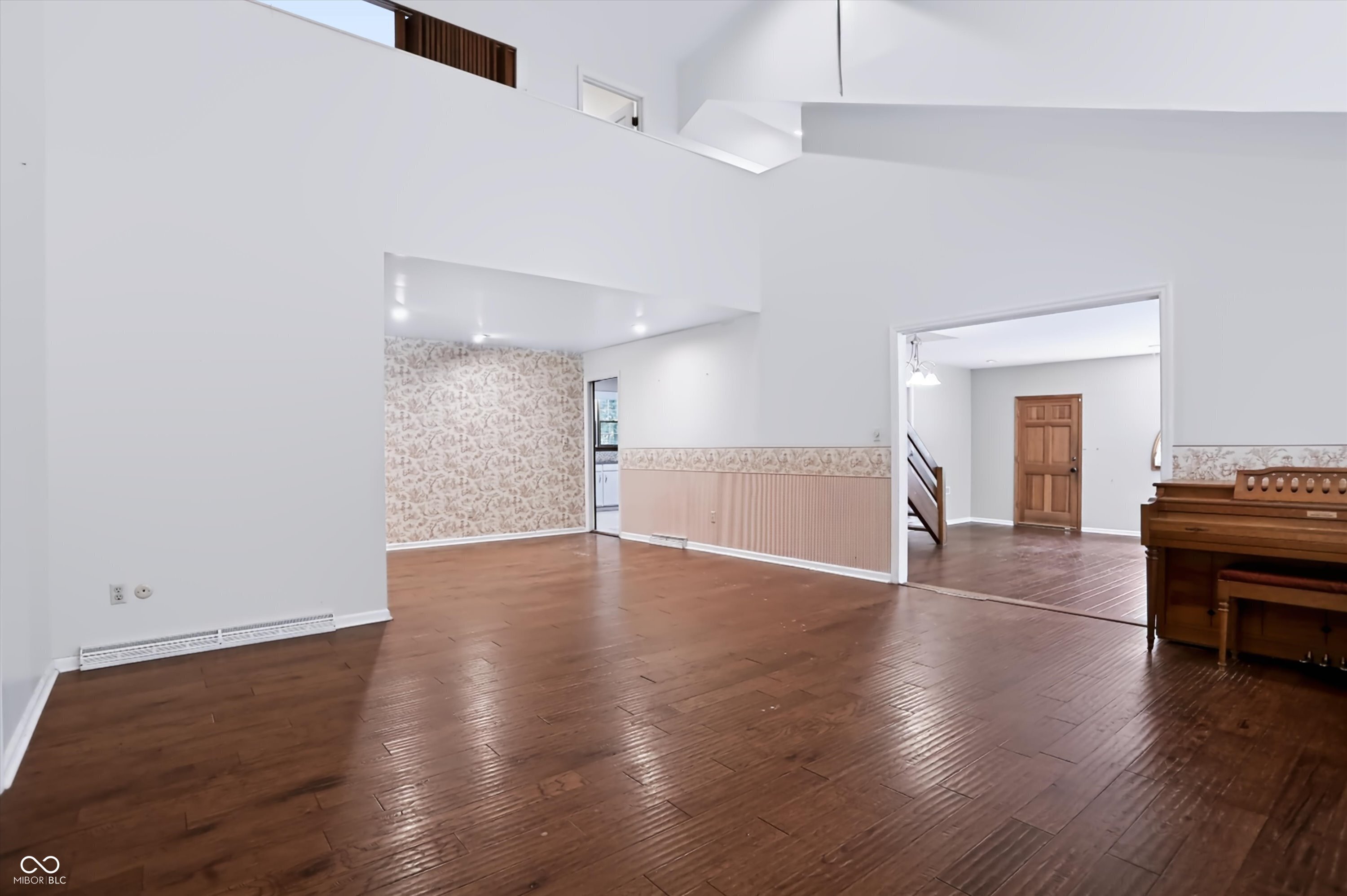 5th image of 361 S Sussex Pl, Columbus, IN 47201 | MLS# 22118215