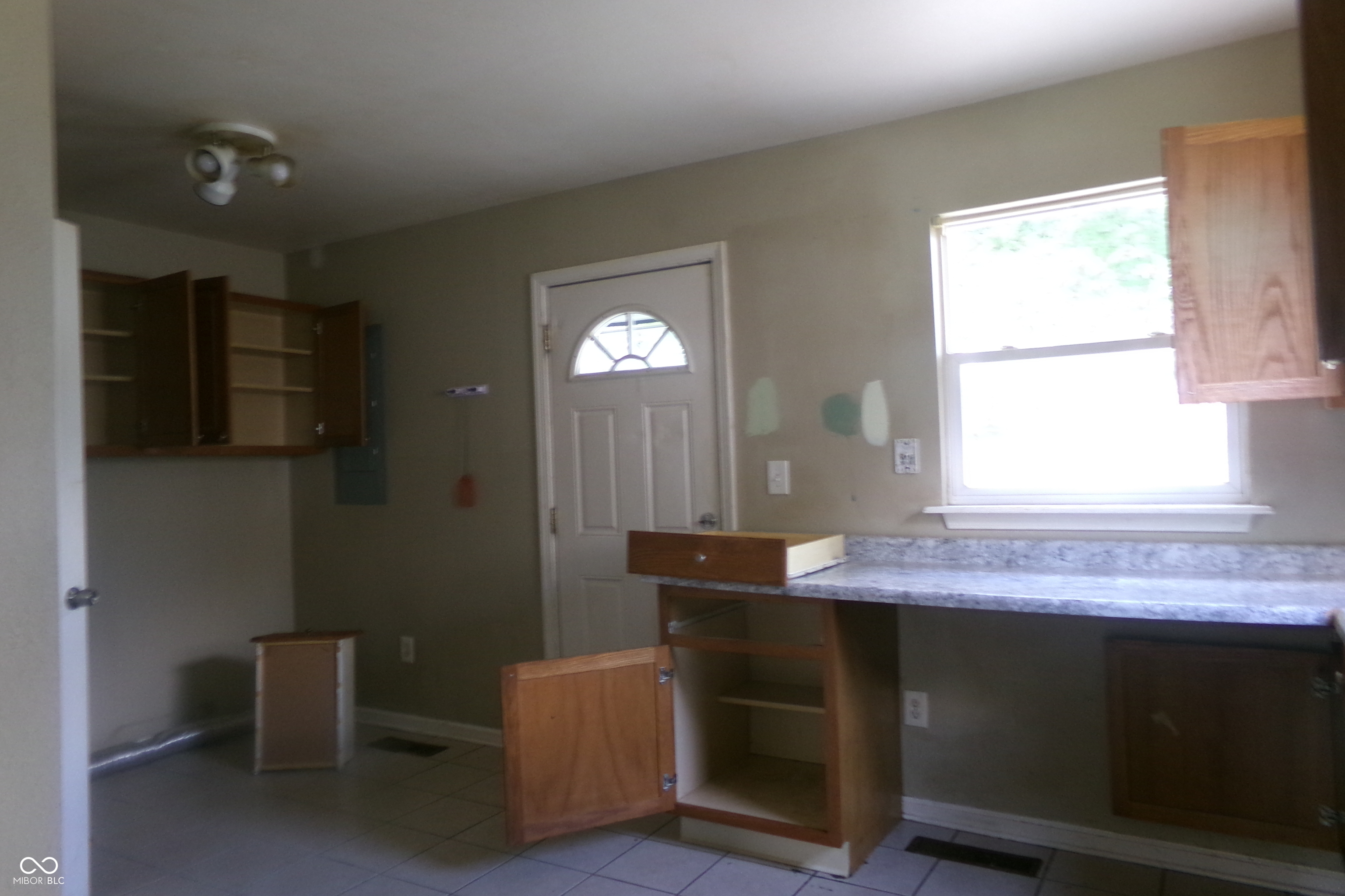 5th image of 414 S Kenmore Rd, Indianapolis, IN 46219 | MLS# 22118278