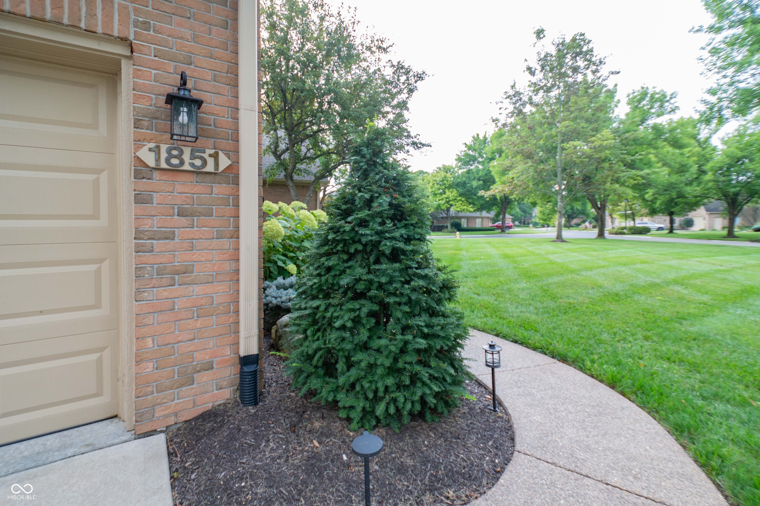 5th image of 1851 Broadleaf Ct, Greenwood, IN 46143 | MLS# 22118350