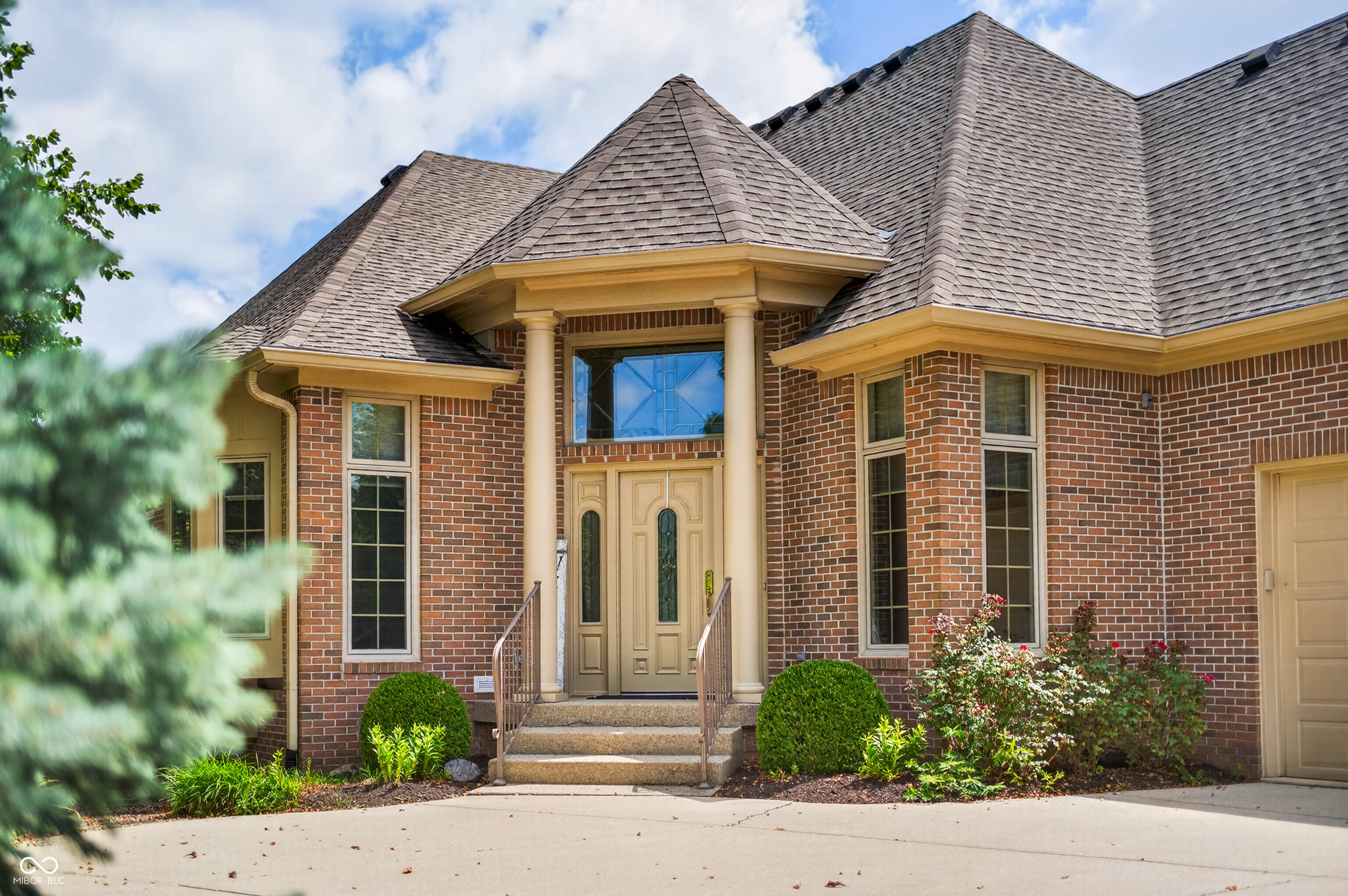 3rd image of 1514 Ashwood Ct, Greenwood, IN 46143 | MLS# 22118353