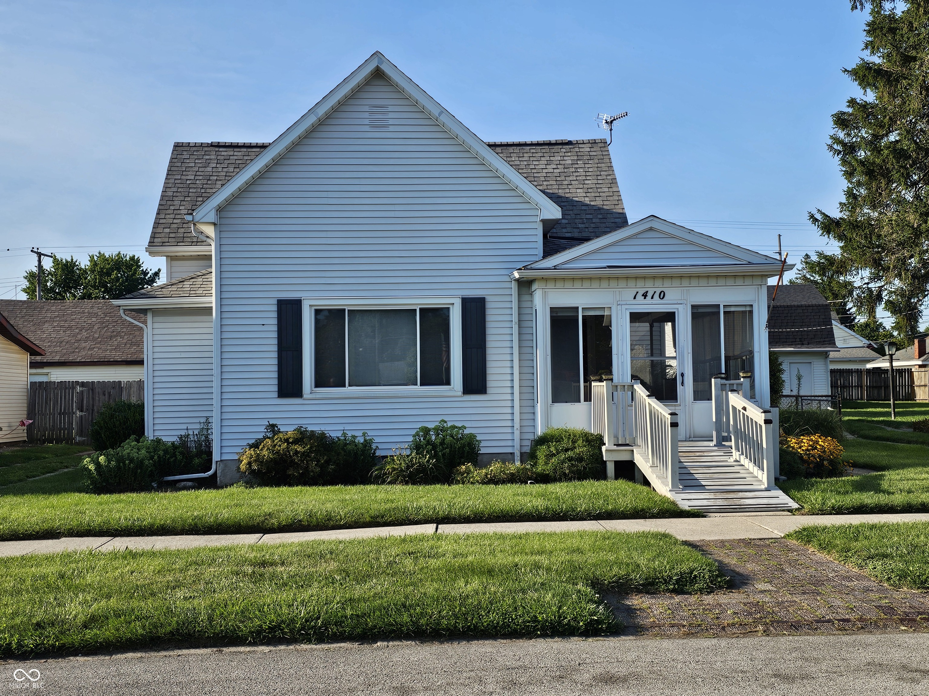 1st image of 1410 S I St, Elwood, IN 46036 | MLS# 22118467