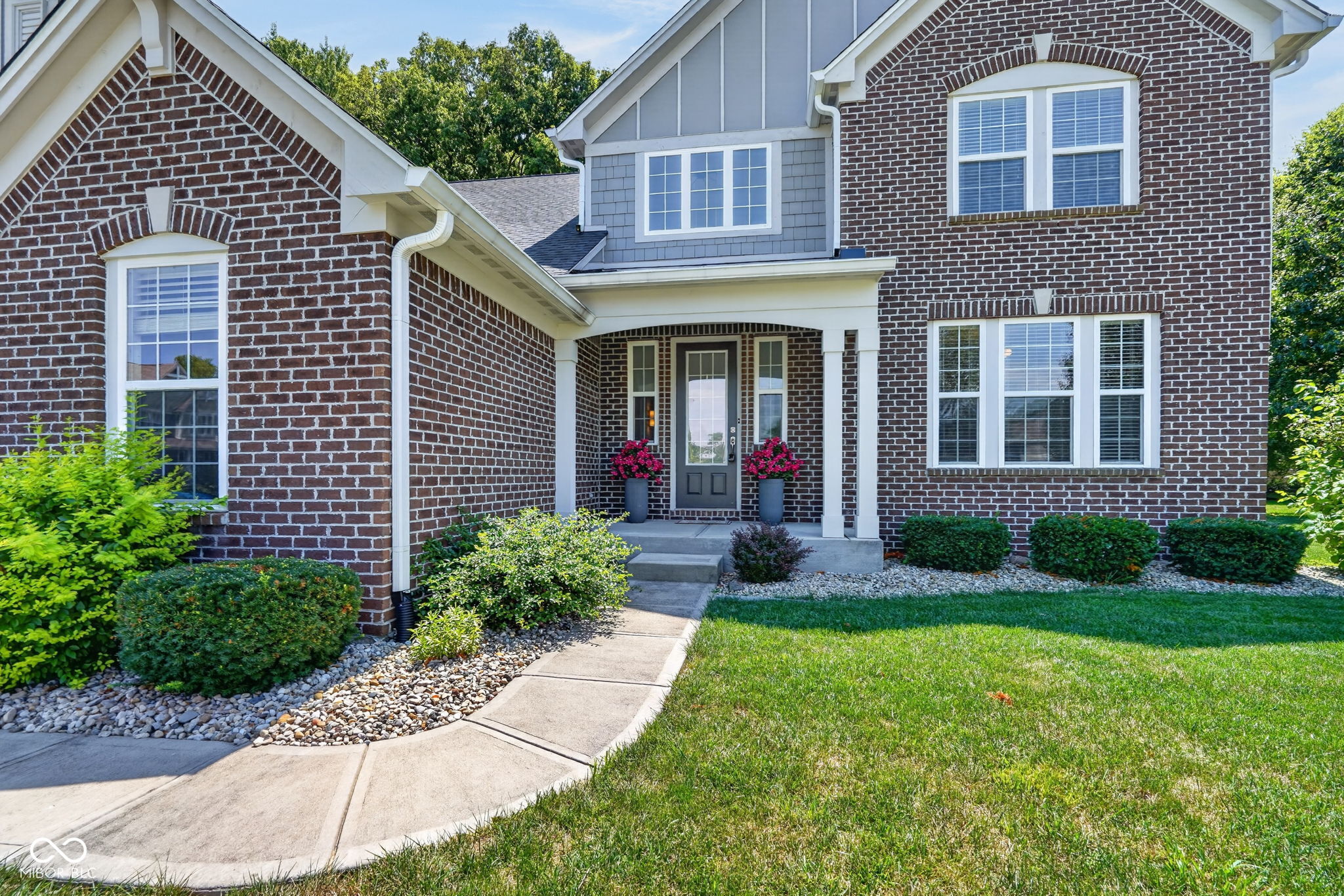 2nd image of 3927 Harrison Crossing Ln, Greenwood, IN 46142 | MLS# 22118647