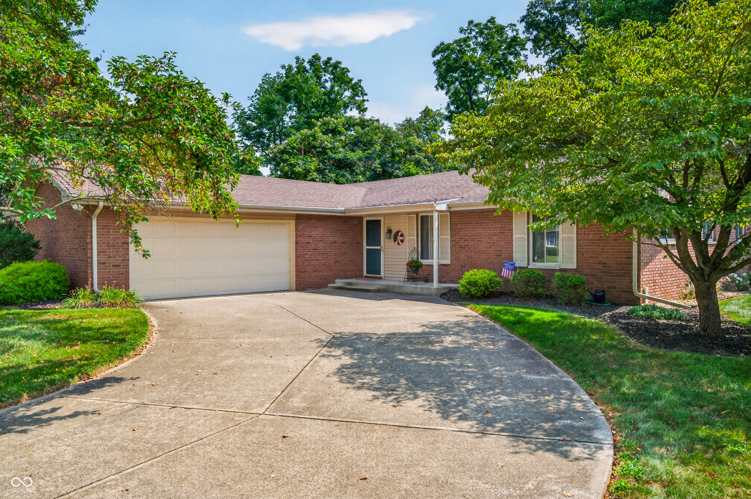 3rd image of 2725 Wedgewood Dr, Columbus, IN 47203 | MLS# 22119032
