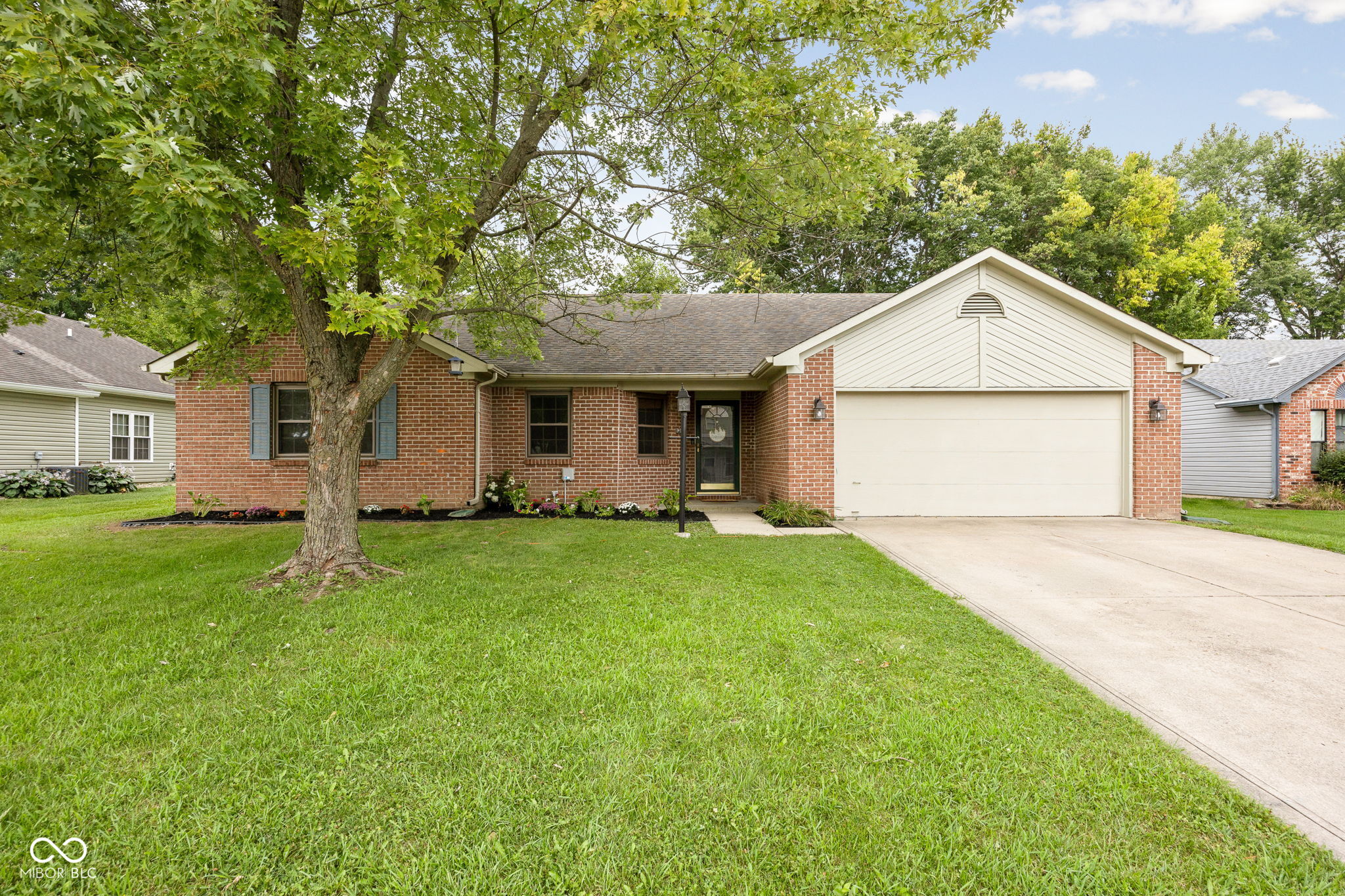 1st image of 854 Ellington Cir, Greenwood, IN 46143 | MLS# 22119218
