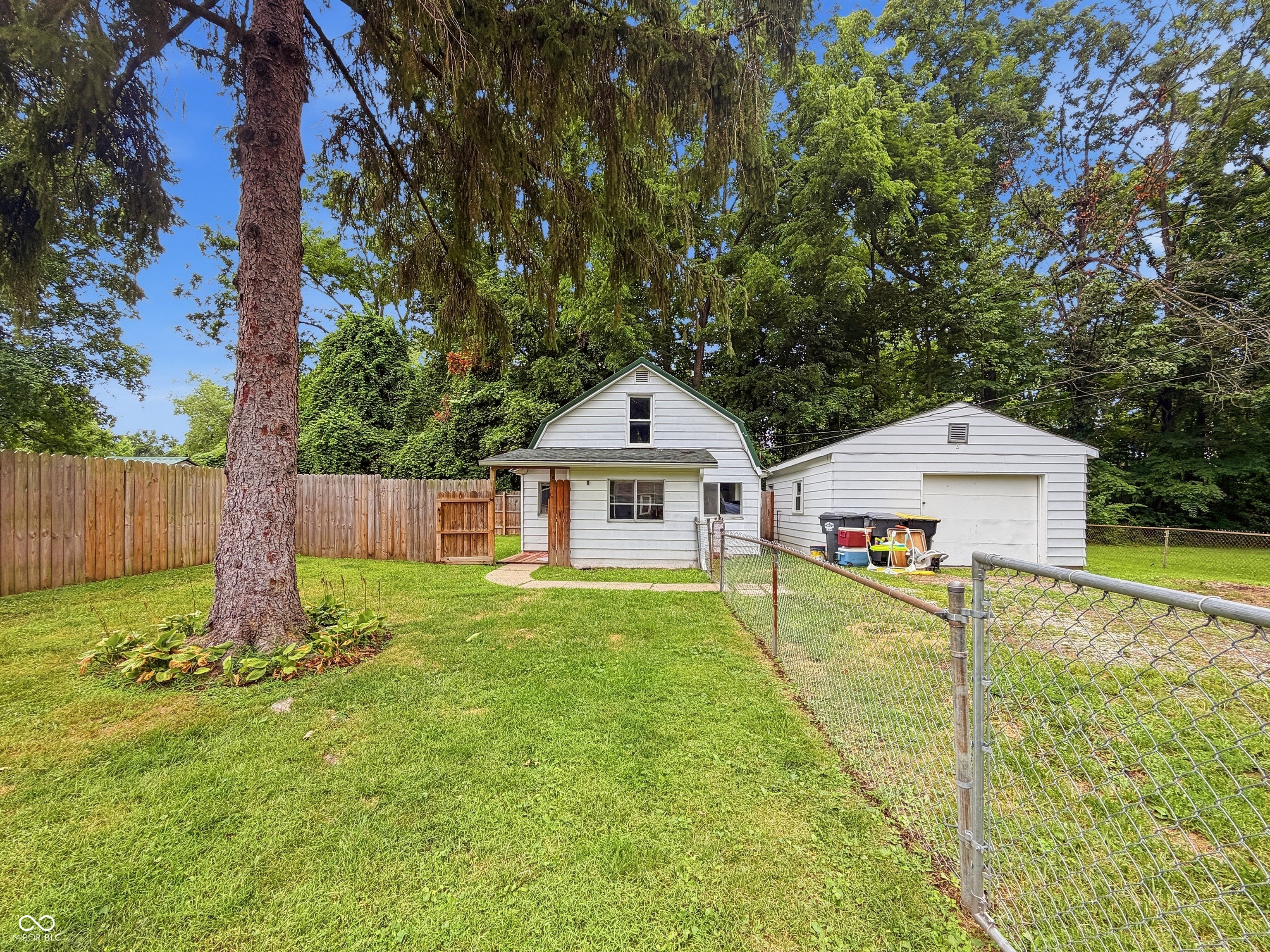 1st image of 5903 Oak Ln, Anderson, IN 46013 | MLS# 22119354