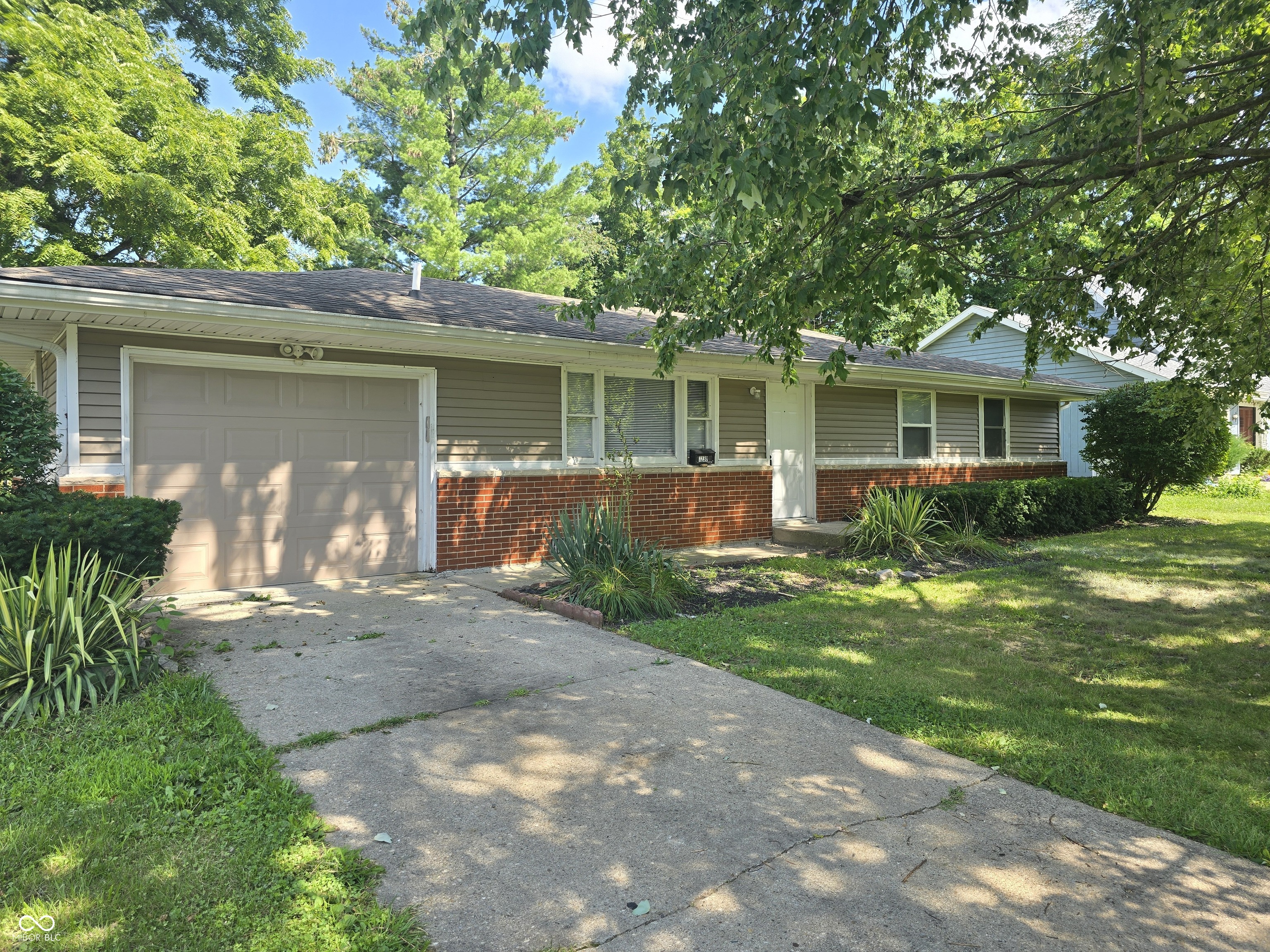 1st image of 1230 Oakland Dr, Anderson, IN 46012 | MLS# 22119360
