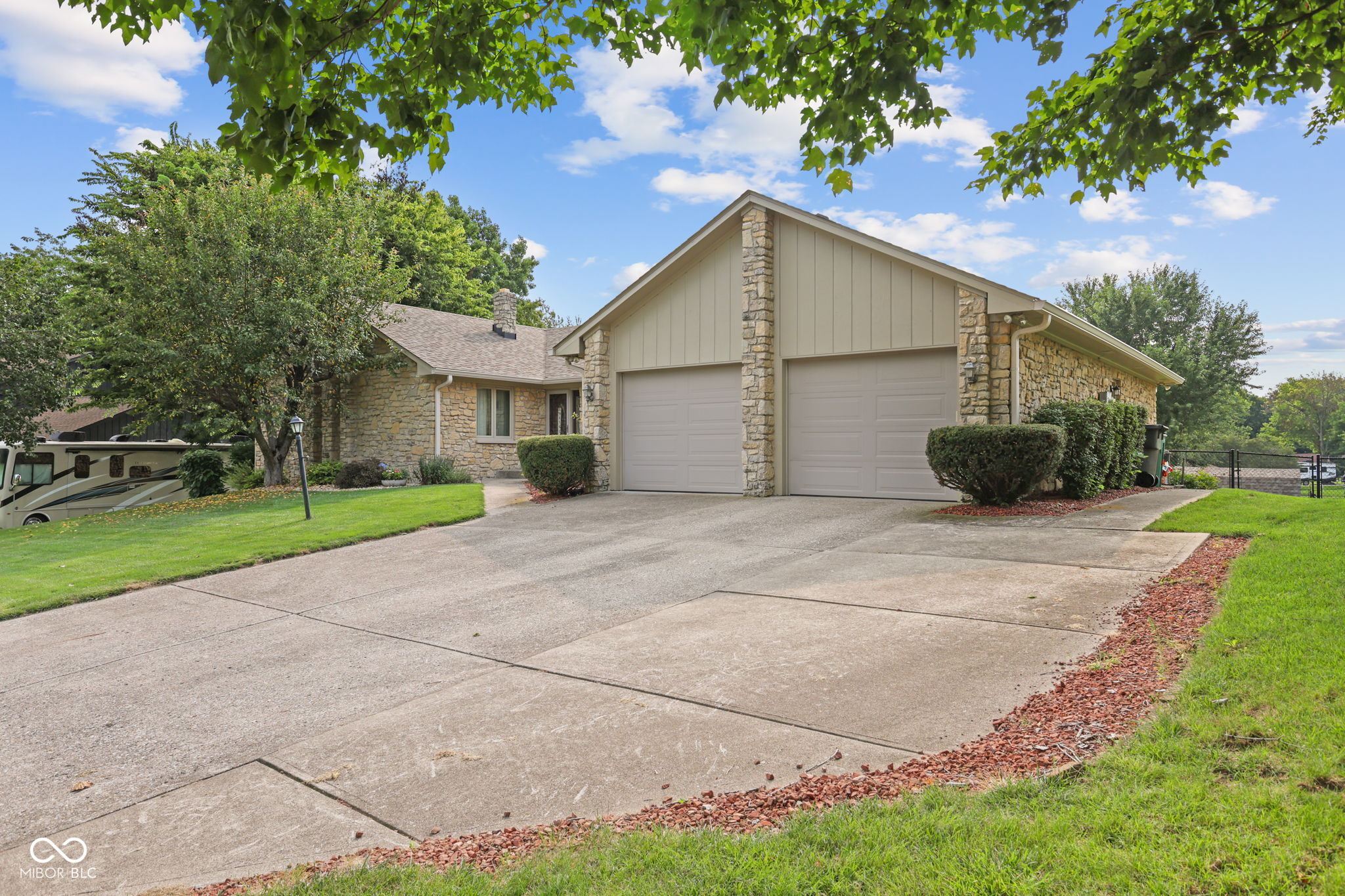 3rd image of 553 Ridge Rd, Greenwood, IN 46142 | MLS# 22119414