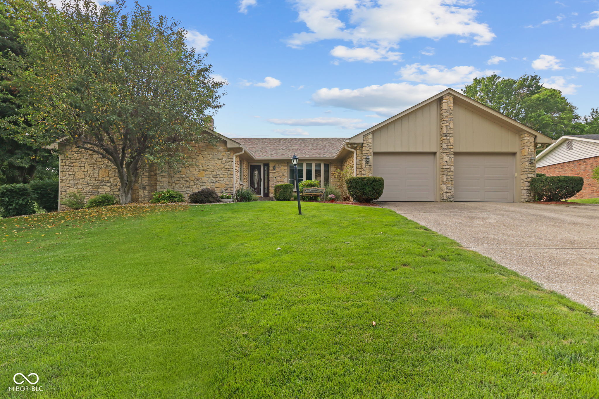 1st image of 553 Ridge Rd, Greenwood, IN 46142 | MLS# 22119414