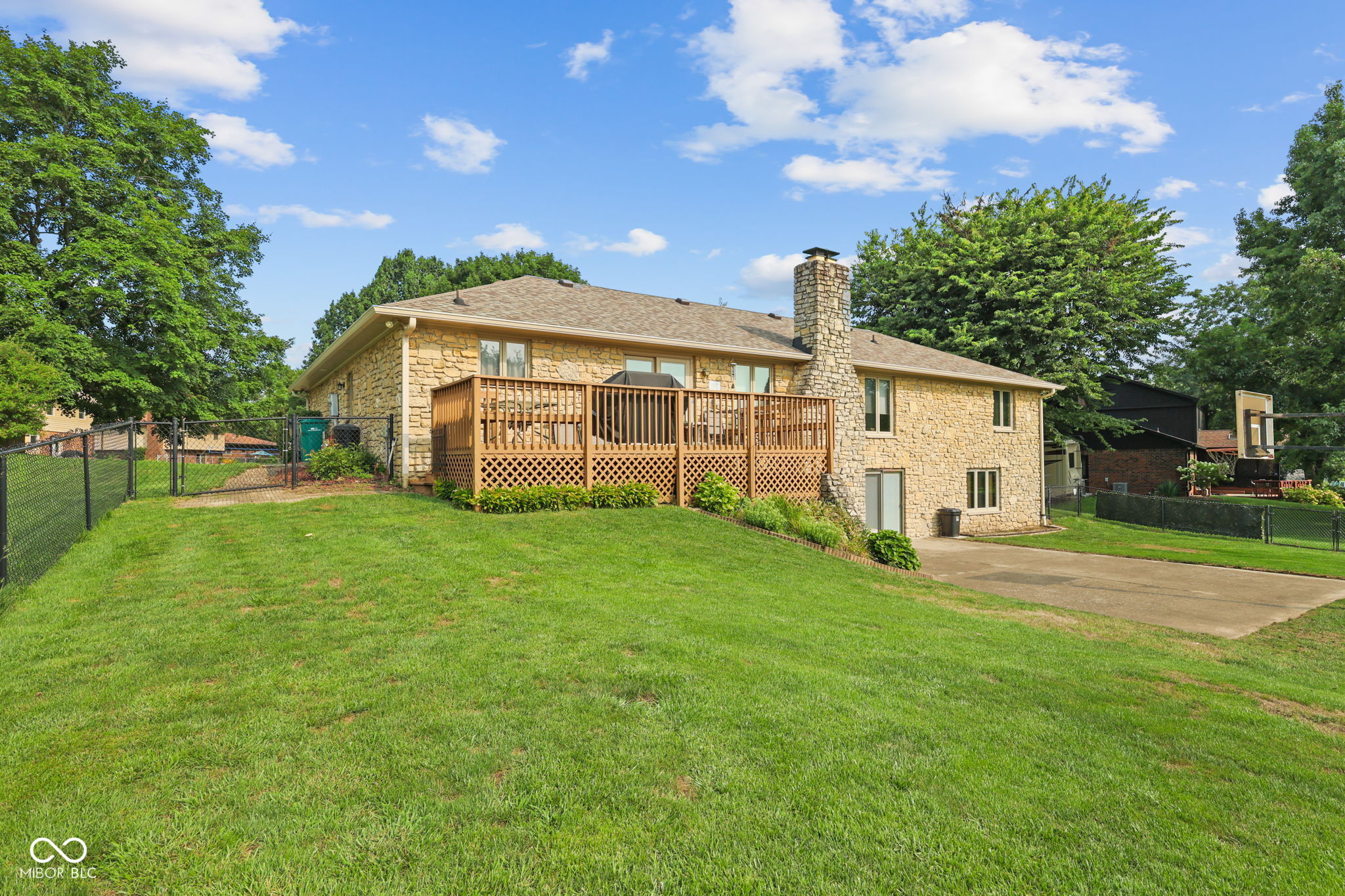 5th image of 553 Ridge Rd, Greenwood, IN 46142 | MLS# 22119414