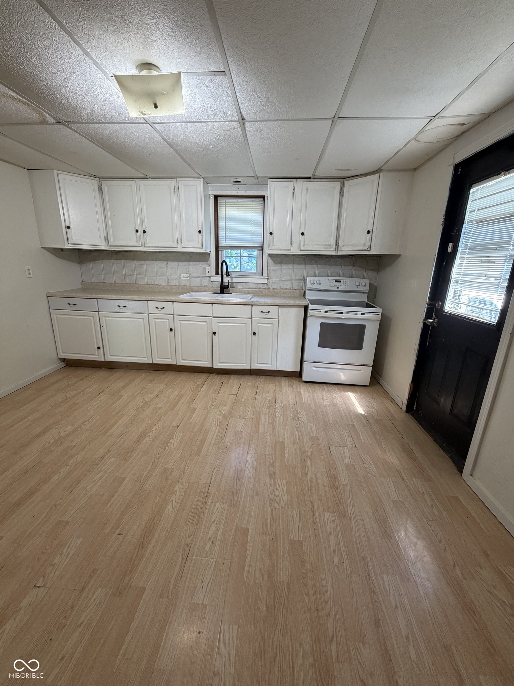 3rd image of 938 S Dupont Pl, West Terre Haute, IN 47885 | MLS# 22119456