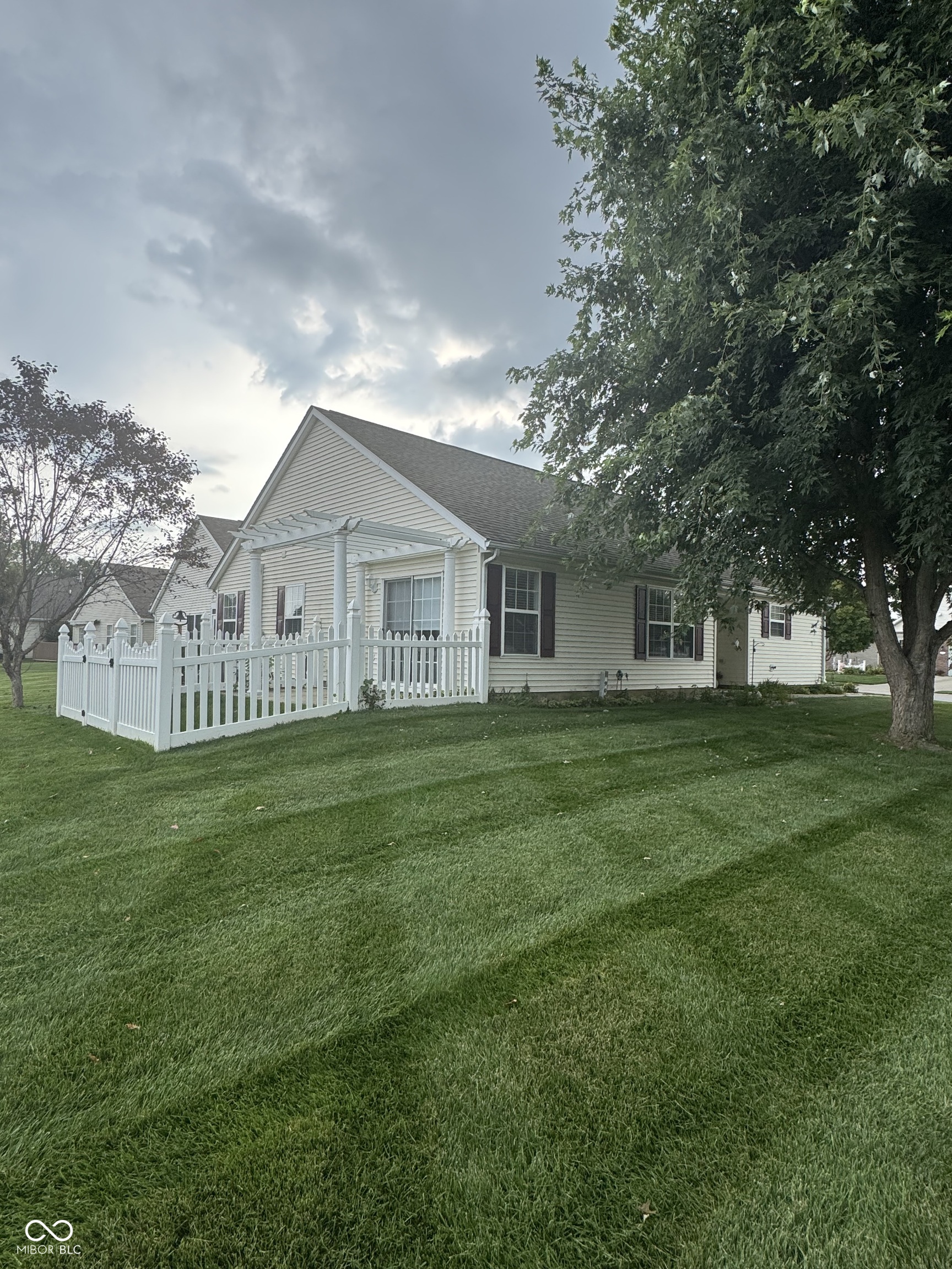 4th image of 909 W Lincoln Park West Dr, Greenwood, IN 46142 | MLS# 22119476