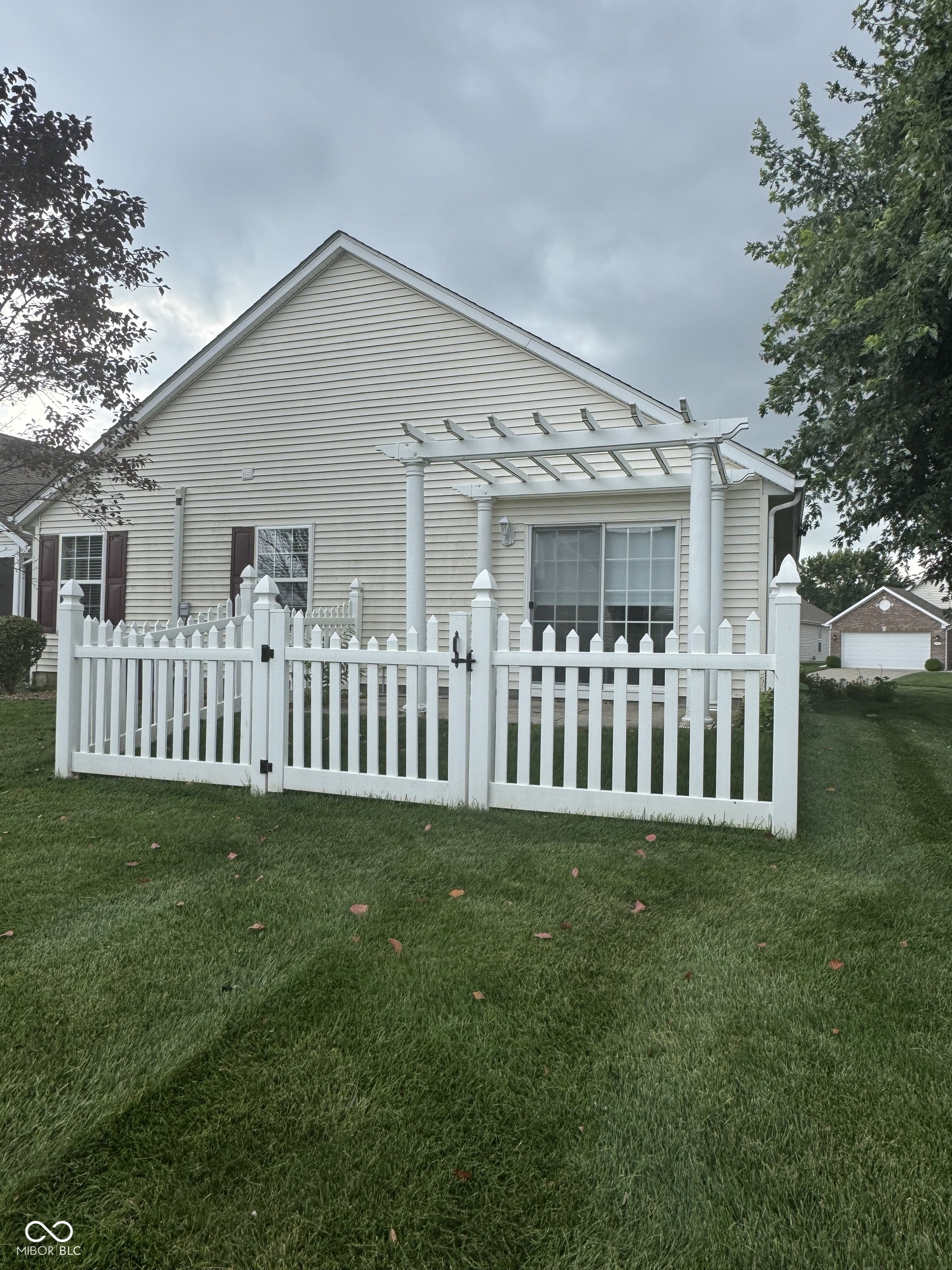 5th image of 909 W Lincoln Park West Dr, Greenwood, IN 46142 | MLS# 22119476
