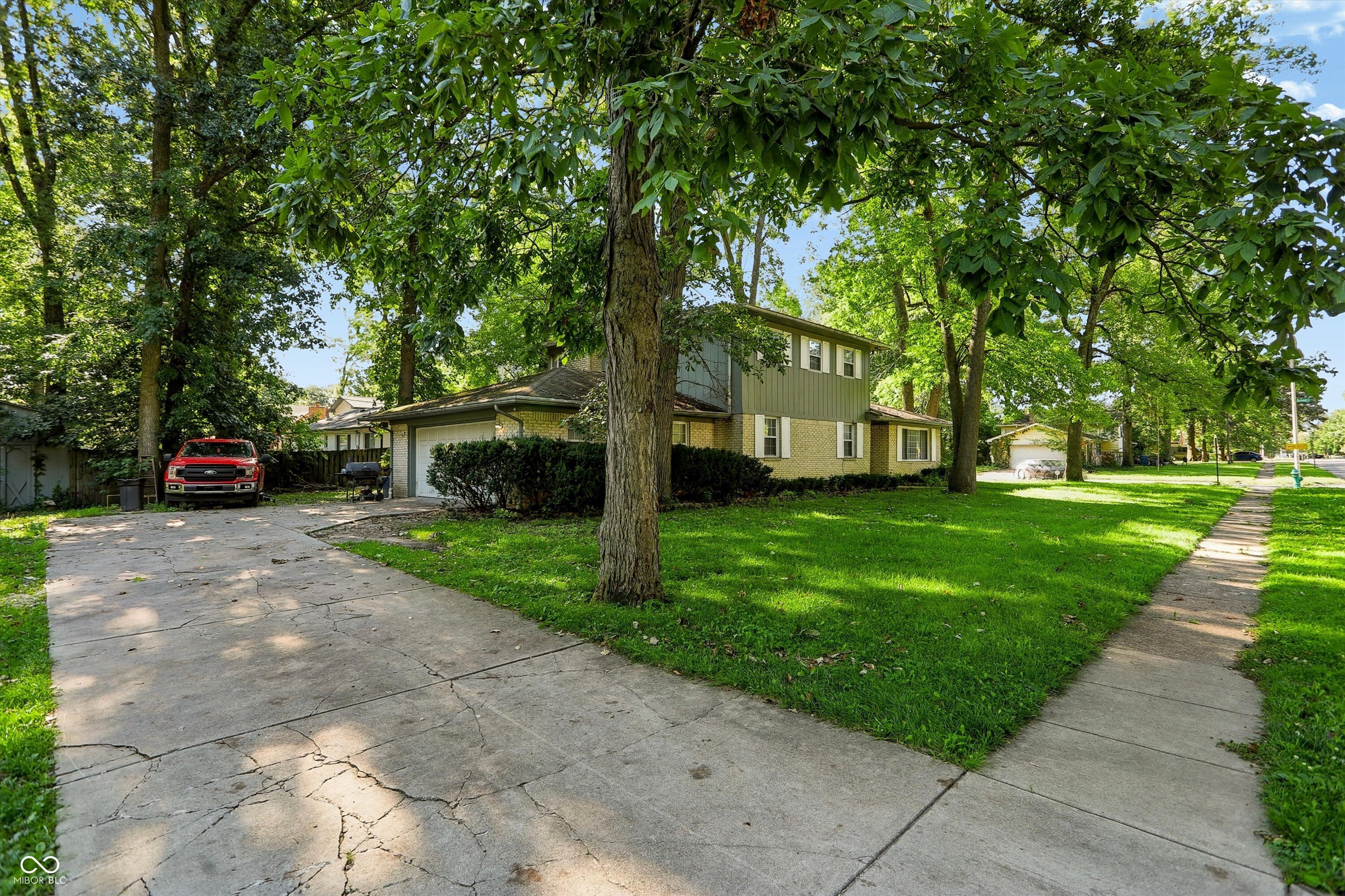 3rd image of 2009 Caribbean Dr, Indianapolis, IN 46219 | MLS# 22120134