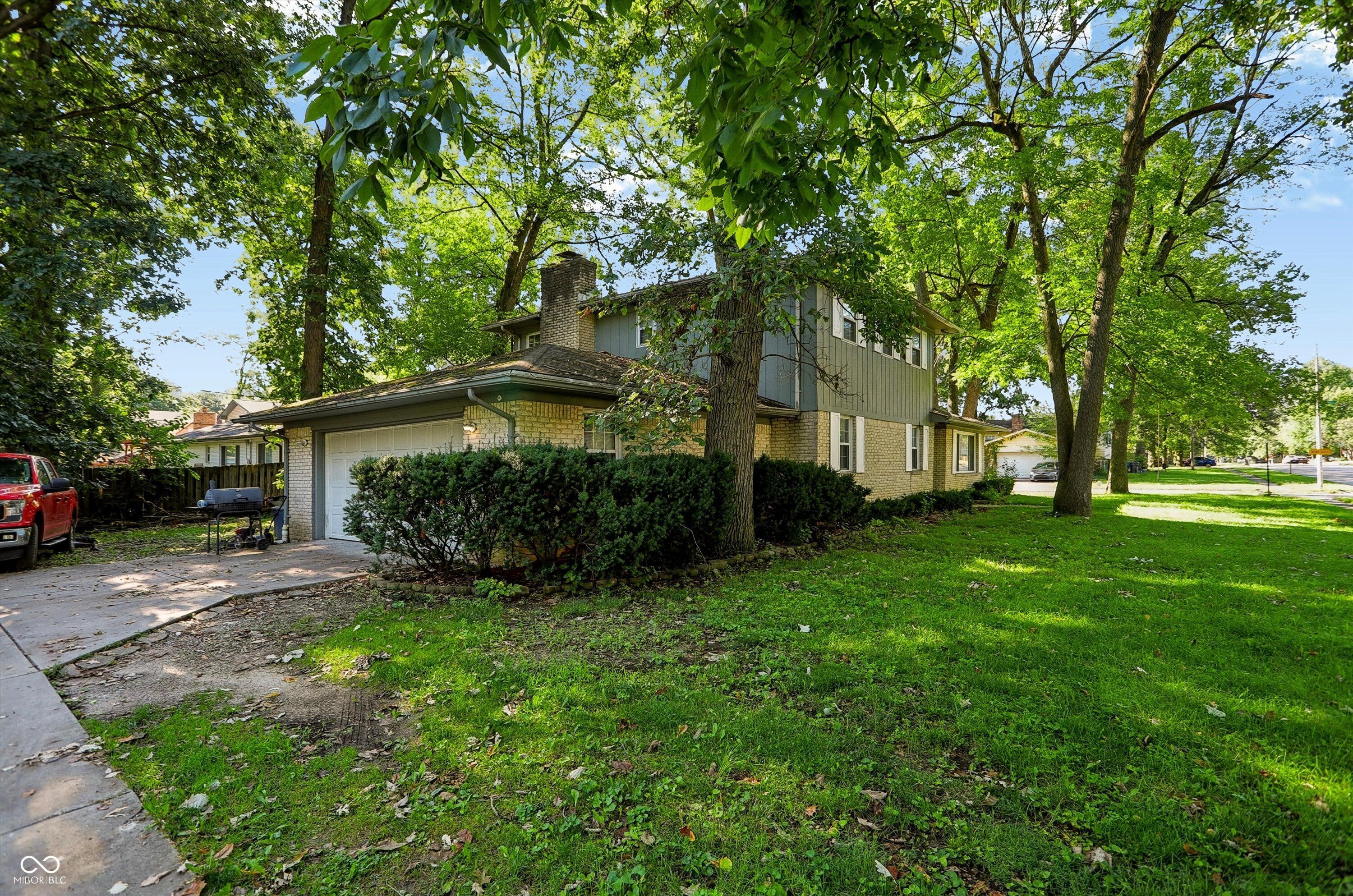 2nd image of 2009 Caribbean Dr, Indianapolis, IN 46219 | MLS# 22120134