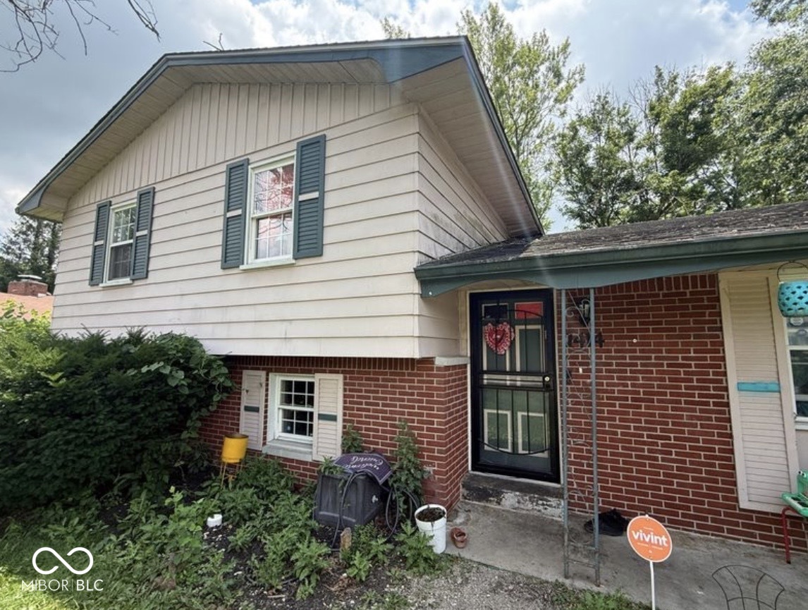 2nd image of 1414 N Fenton Ave, Indianapolis, IN 46219 | MLS# 22120287
