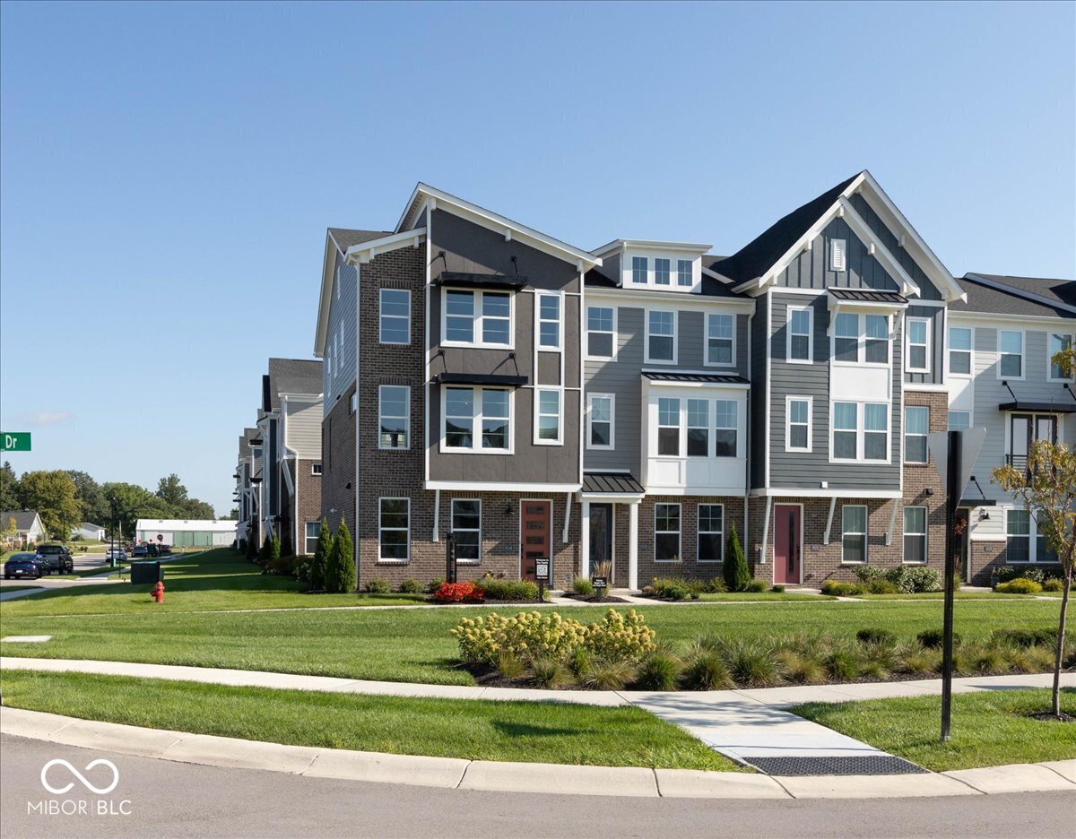 2nd image of 6046 Windsor Dr #701, Mc Cordsville, IN 46055 | MLS# 22121480