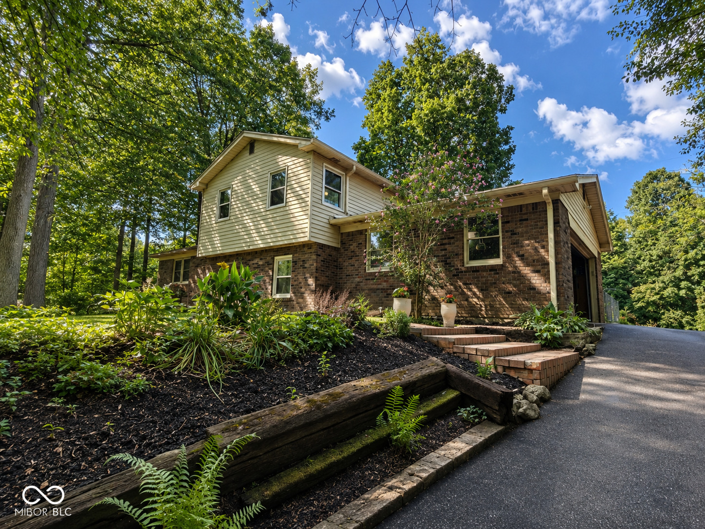 1st image of 532 E Timberbrook Ests, Shelbyville, IN 46176 | MLS# 22121900