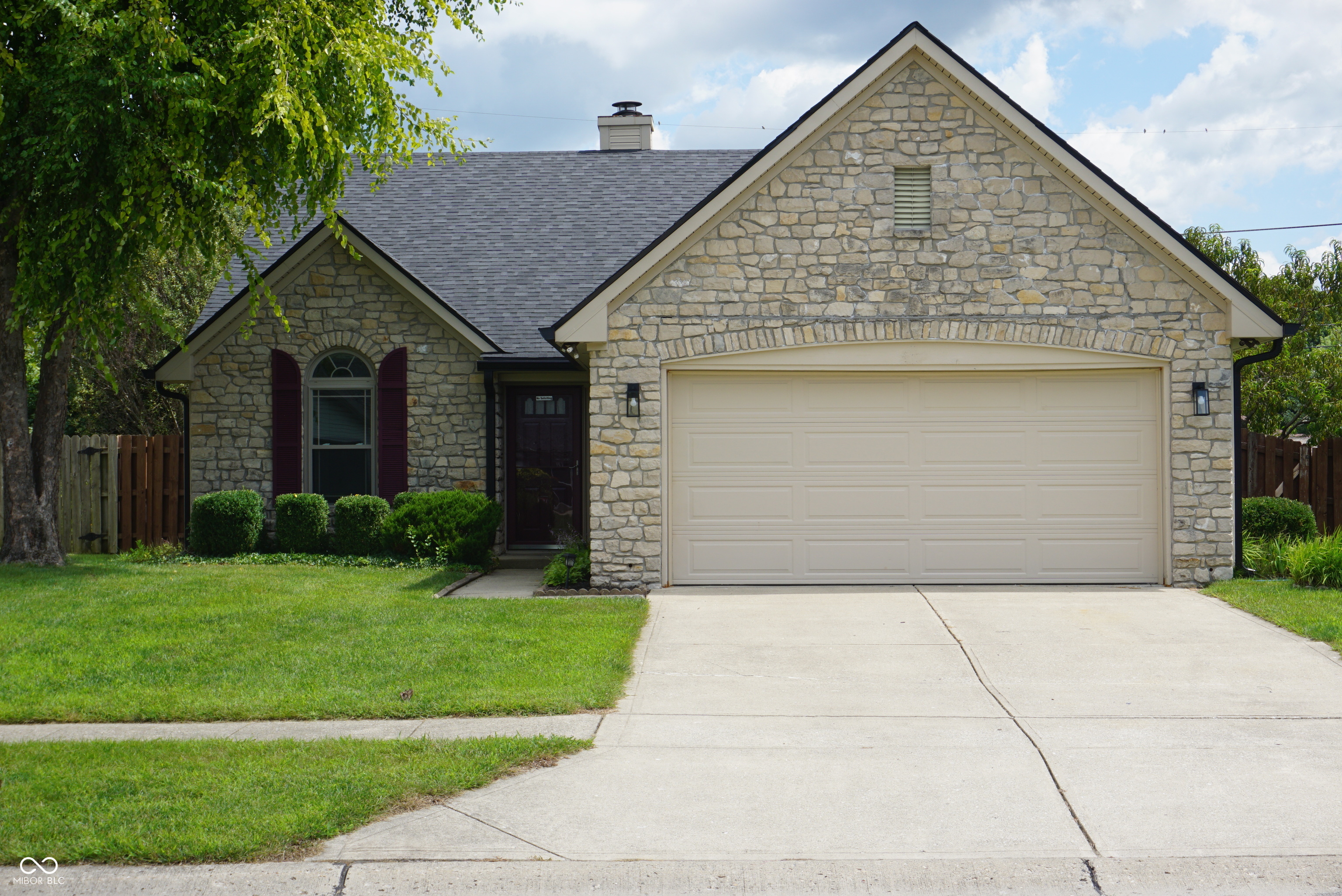 1st image of 679 Redfox Ct S, Greenwood, IN 46142 | MLS# 22121962