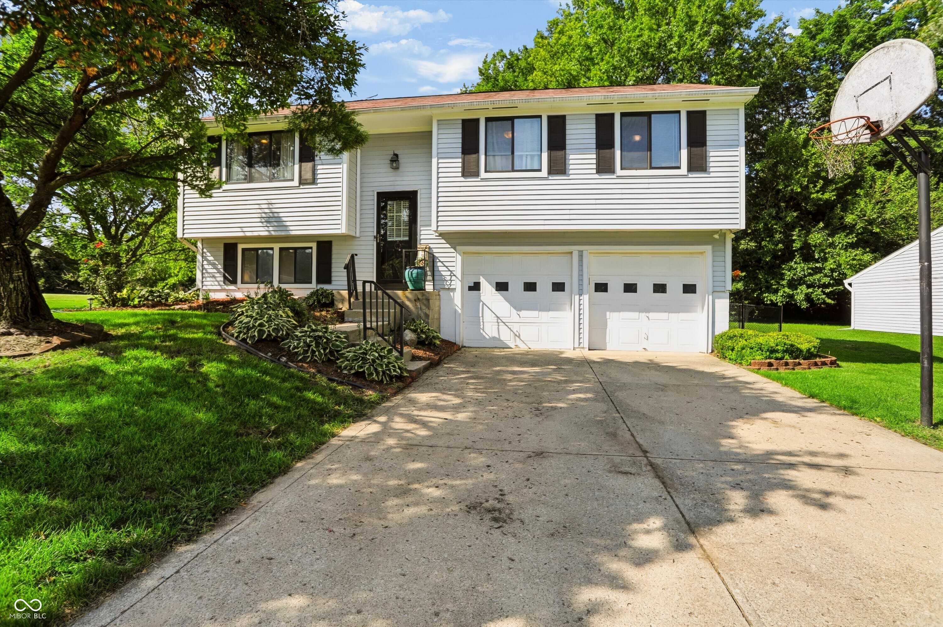 1st image of 4152 Oil Creek Dr, Indianapolis, IN 46268 | MLS# 22122055