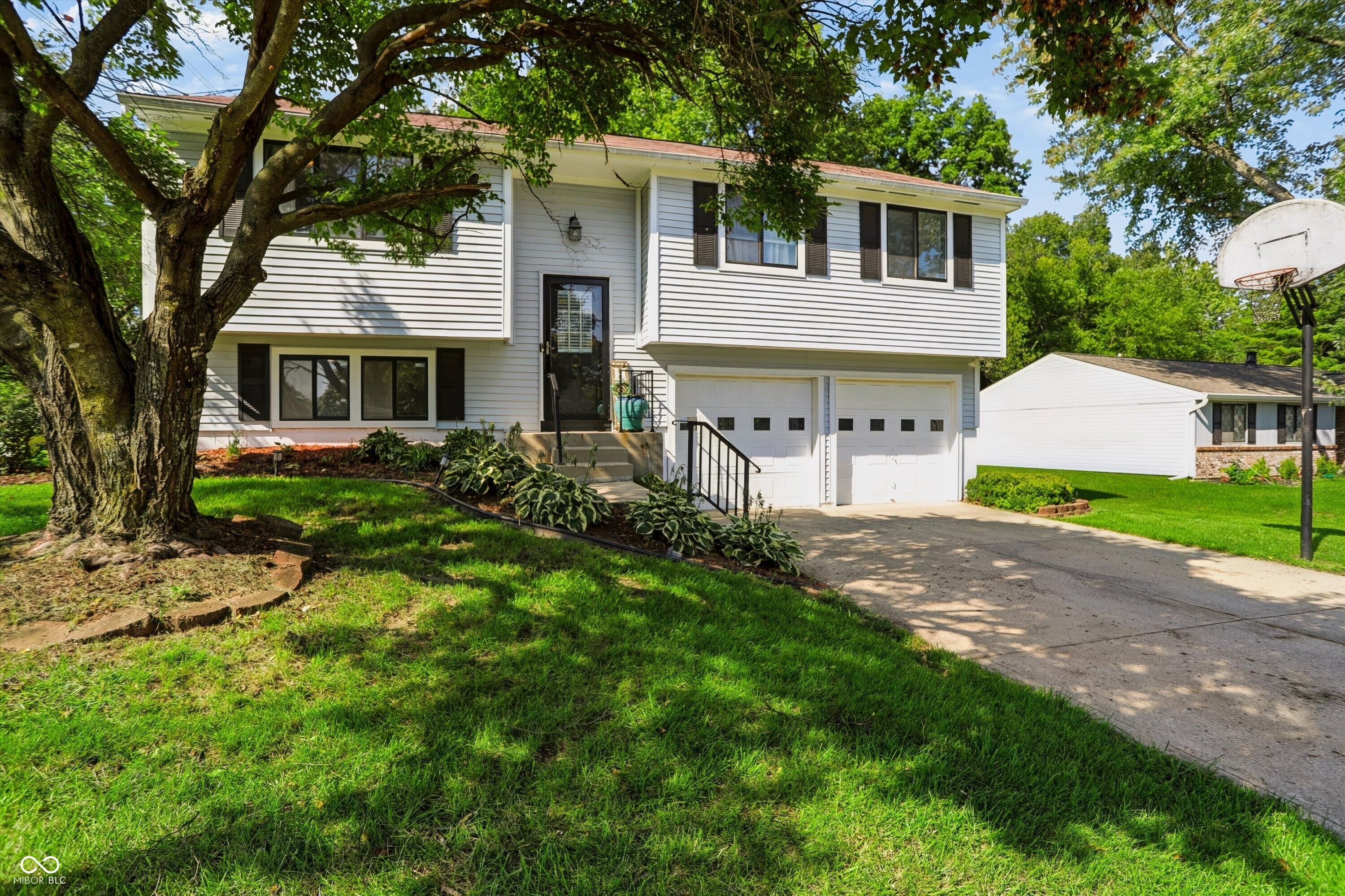 2nd image of 4152 Oil Creek Dr, Indianapolis, IN 46268 | MLS# 22122055