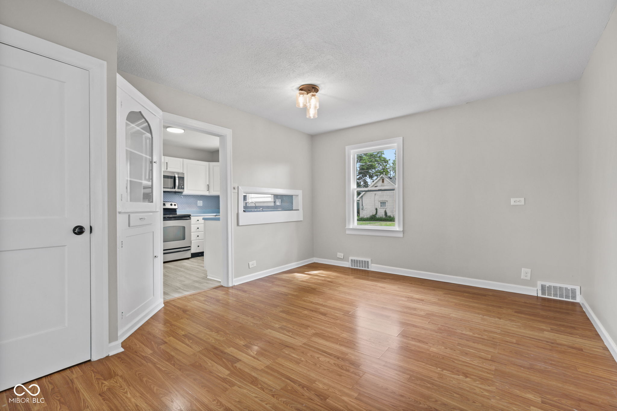 Photo 5 of Single family home for sale at 811 E Memorial Dr, Muncie, IN 47302 | MLS# 22123790 | Listing updated on 2026-09-06