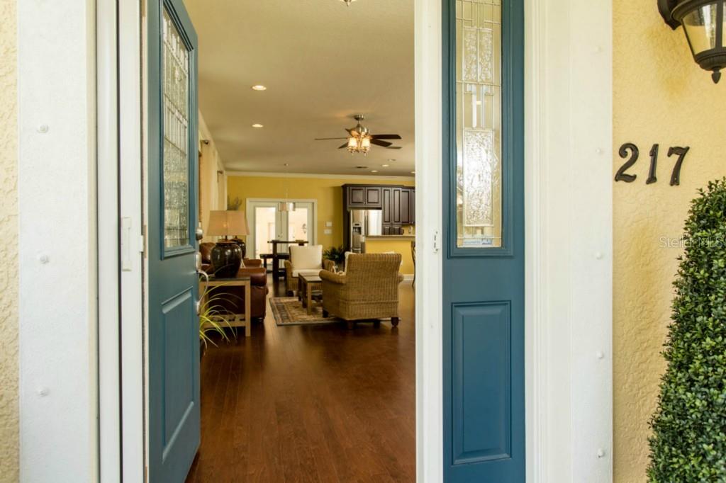 4th image of 217 49Th Ave N, Saint Petersburg, FL 33703 | MLS# U7746831