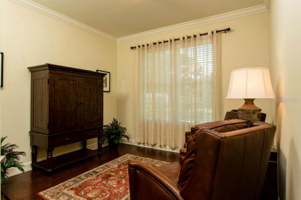 5th image of 217 49Th Ave N, Saint Petersburg, FL 33703 | MLS# U7746831
