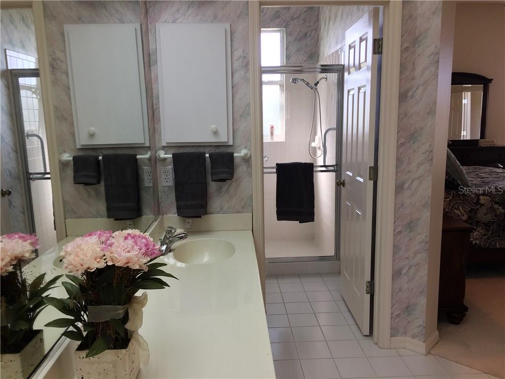 Homes for sale in Venice, FL | 549 Fallbrook Dr, Venice, FL 34292 | MLS# A4199398