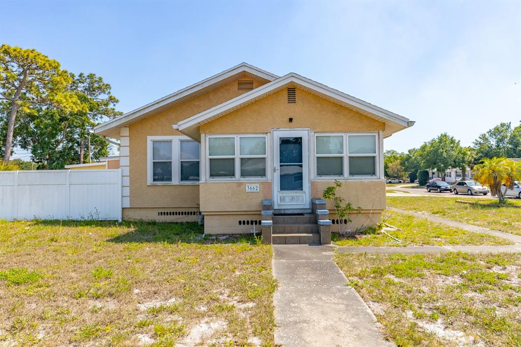 Homes for sale in Saint Petersburg, FL | 3662 5Th Ave S, Saint Petersburg, FL 33711 | MLS# T3305001