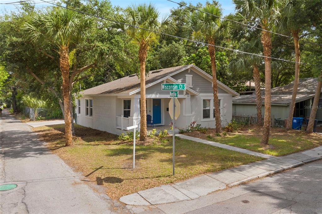 3rd image of 325 Wisconsin Ct S, Saint Petersburg, FL 33705 | MLS# U8125567
