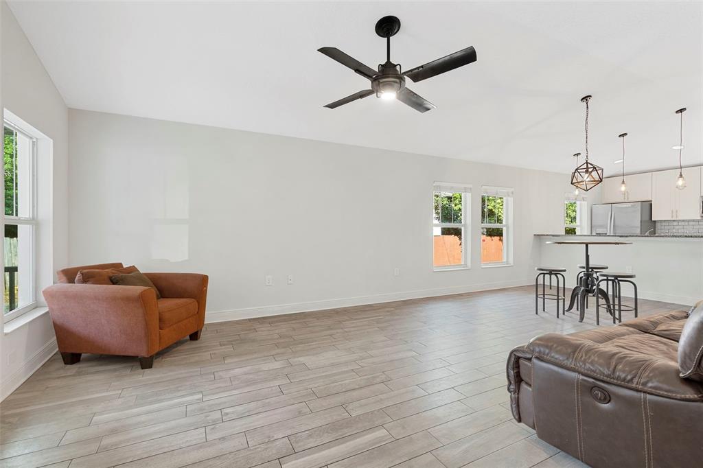 4th image of 325 Wisconsin Ct S, Saint Petersburg, FL 33705 | MLS# U8125567