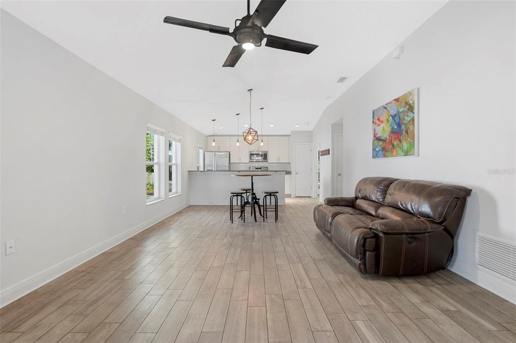 5th image of 325 Wisconsin Ct S, Saint Petersburg, FL 33705 | MLS# U8125567