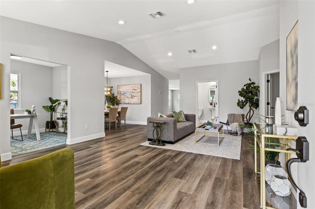 3rd image of 511 25Th Ave N, Saint Petersburg, FL 33704 | MLS# T3363996