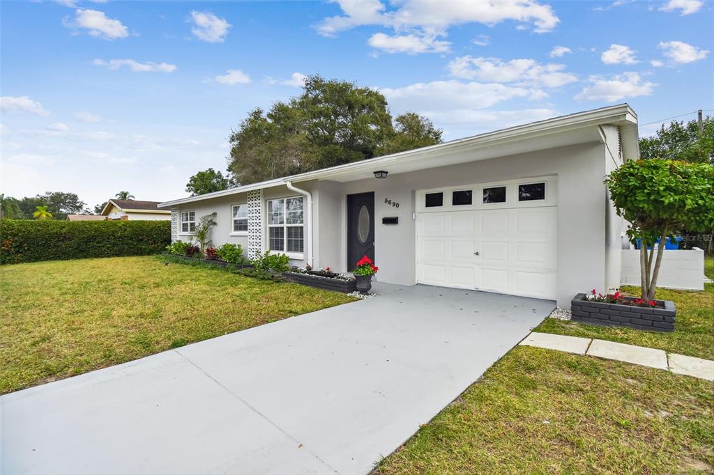 2nd image of 5690 6Th St S, Saint Petersburg, FL 33705 | MLS# U8185610