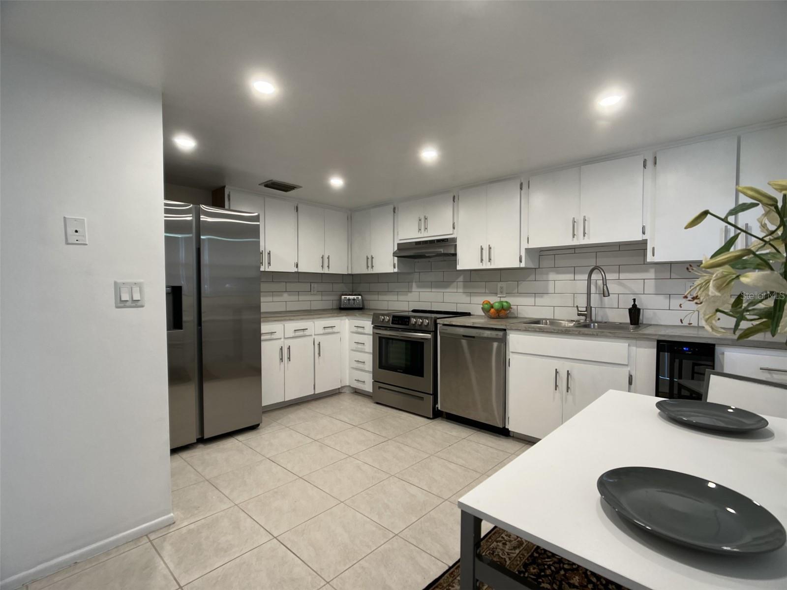 Homes for sale in Oldsmar, FL | 10 Lesley Ln, Oldsmar, FL 34677 | MLS# A4571535