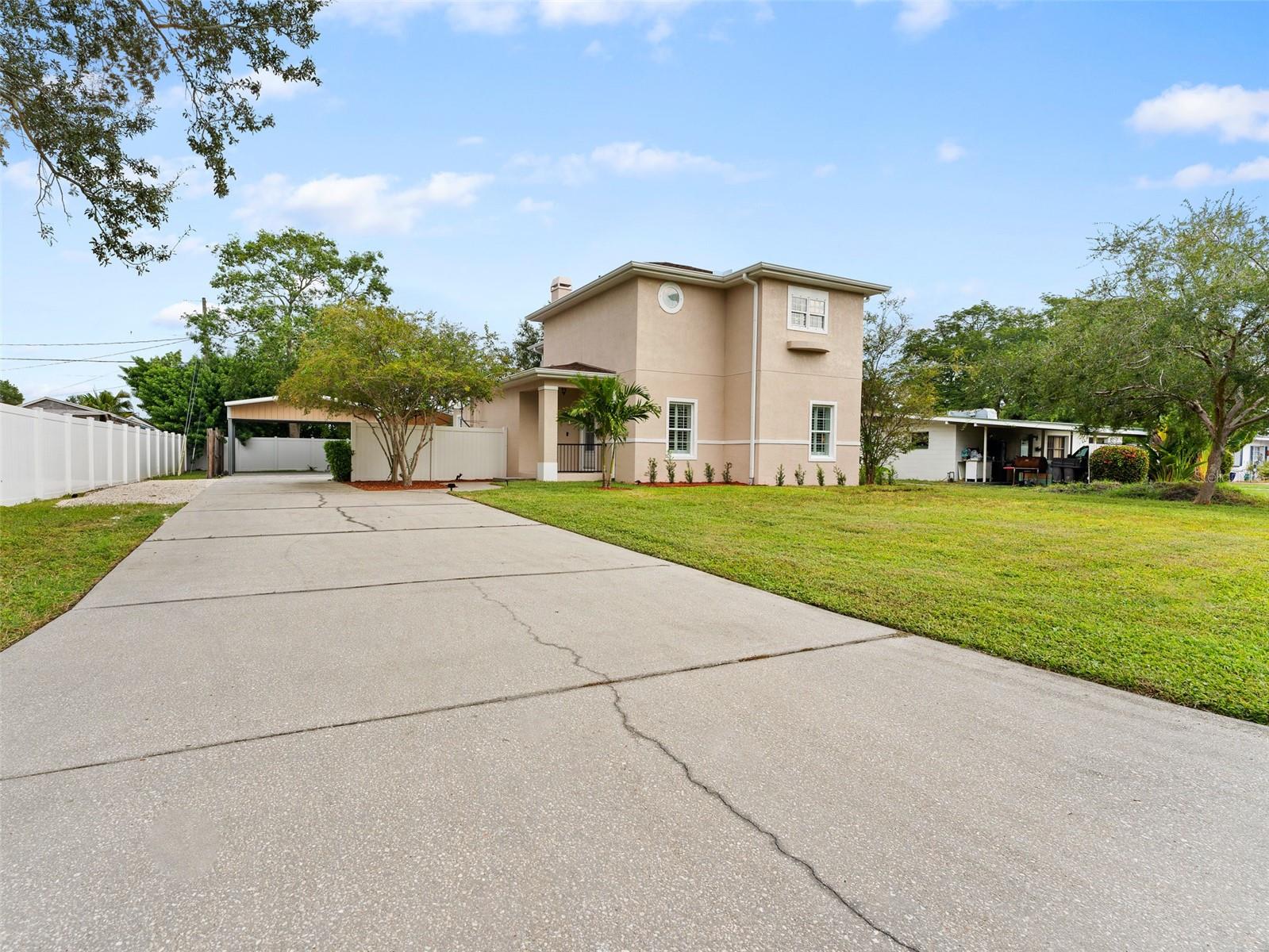Photo 2 of Single Family Residence at 1873 64Th Ave N, Saint Petersburg, FL 33702 | MLS# U8217329 |  | Sold on 2024-02-29