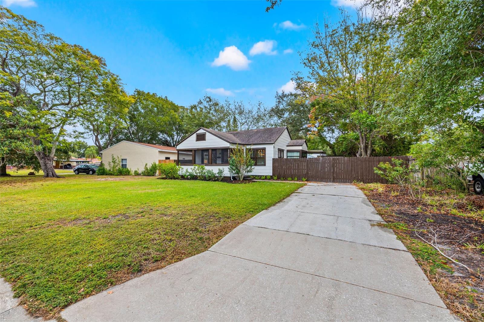 5th image of 6031 Hobson St Ne, Saint Petersburg, FL 33703 | MLS# U8220432