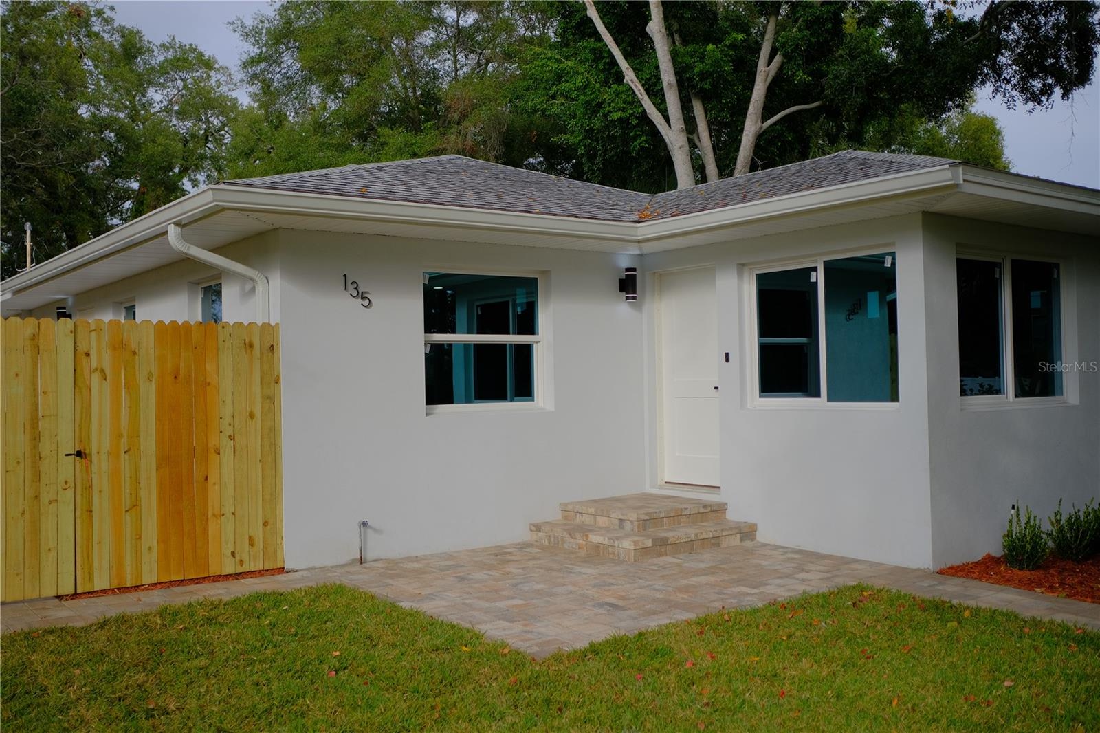 2nd image of 135 24Th Ave Se, Saint Petersburg, FL 33705 | MLS# T3486150