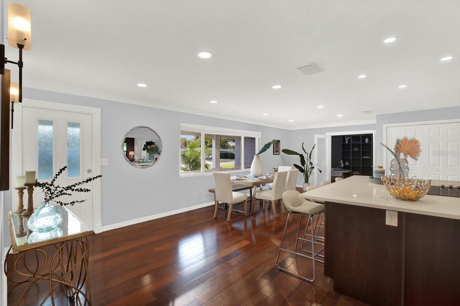 3rd image of 6101 37Th Ave N, Saint Petersburg, FL 33710 | MLS# U8225024