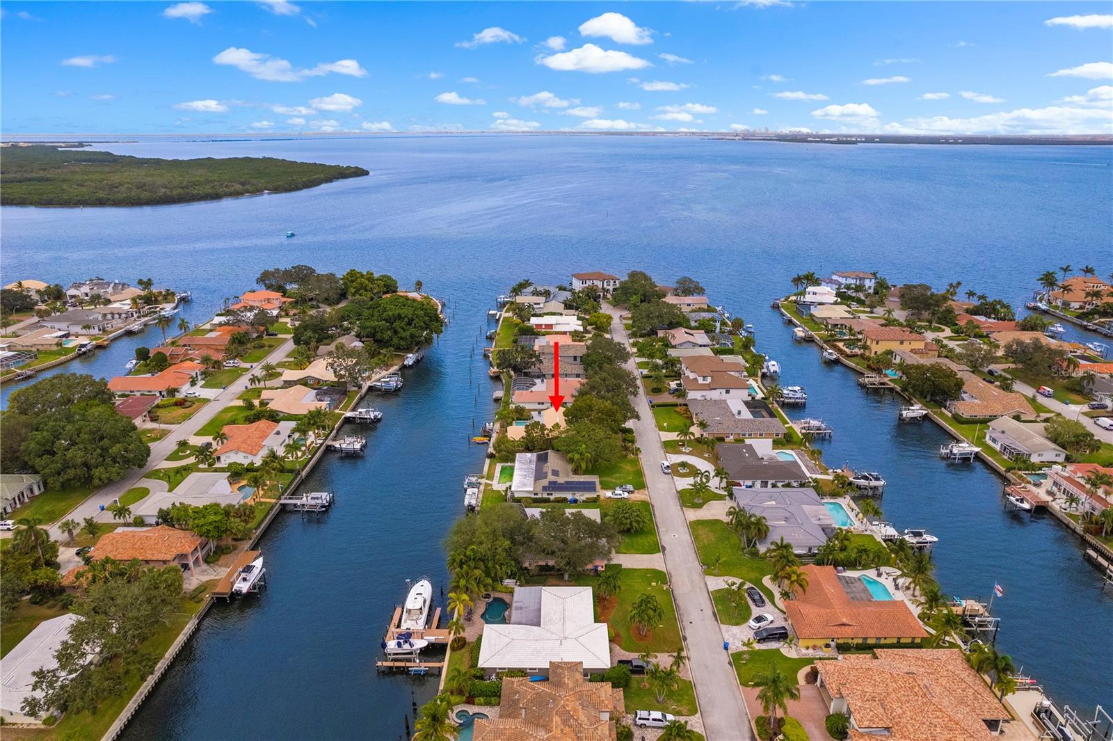 1st image of 2051 Illinois Ave Ne, Saint Petersburg, FL 33703 | MLS# U8243798