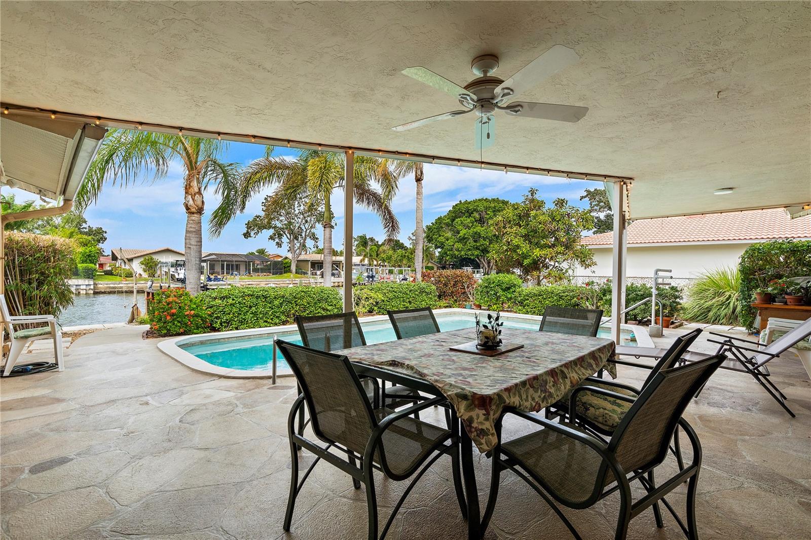 5th image of 2051 Illinois Ave Ne, Saint Petersburg, FL 33703 | MLS# U8243798