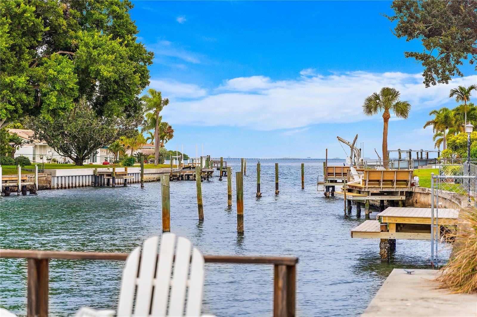 2nd image of 2051 Illinois Ave Ne, Saint Petersburg, FL 33703 | MLS# U8243798