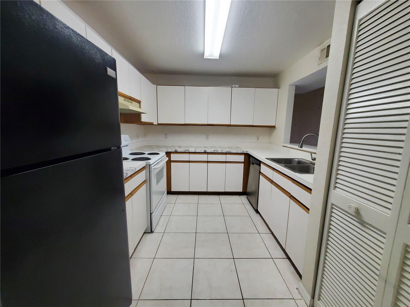4th image of 2323 Feather Sound Dr #205, Clearwater, FL 33762 | MLS# U8244094