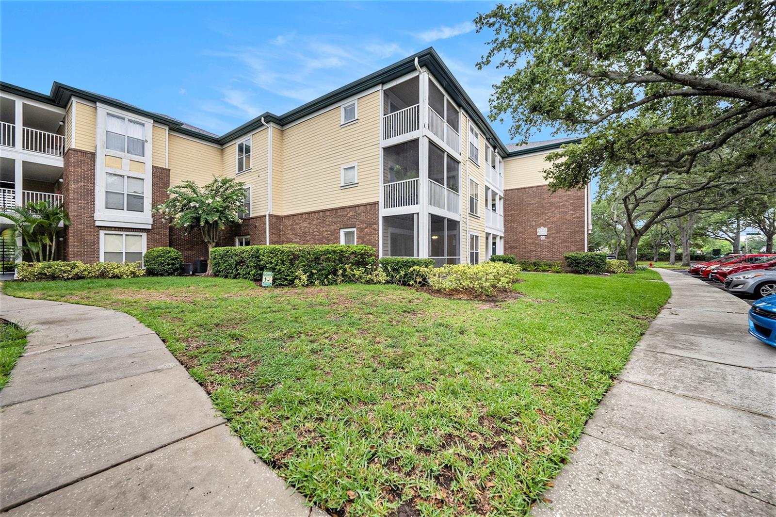 4th image of 4115 Chatham Oak Ct #206, Tampa, FL 33624 | MLS# U8248992