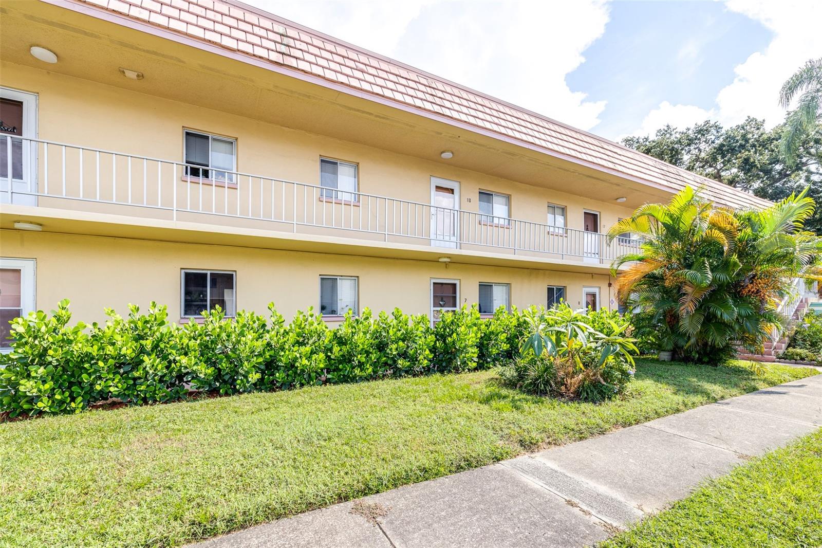 Homes for sale in Clearwater, FL | 2003 Greenbriar Blvd #16, Clearwater, FL 33763 | MLS# U8253718