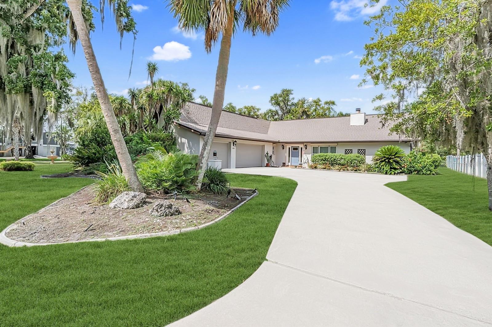 3rd image of 536 Nw 9Th Ave, Crystal River, FL 34428 | MLS# T3552016