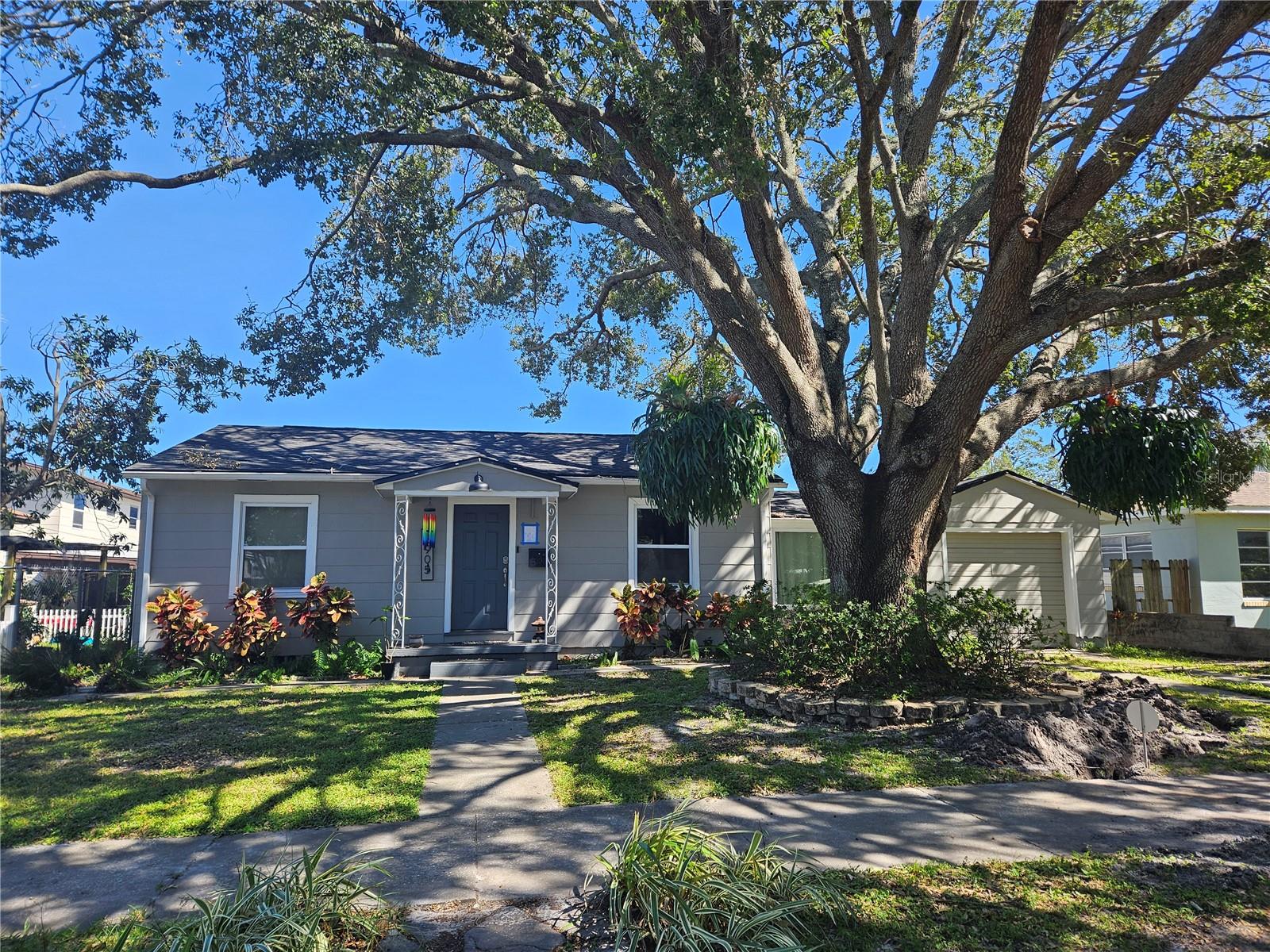 3rd image of 2905 13Th St N, Saint Petersburg, FL 33704 | MLS# TB8312429
