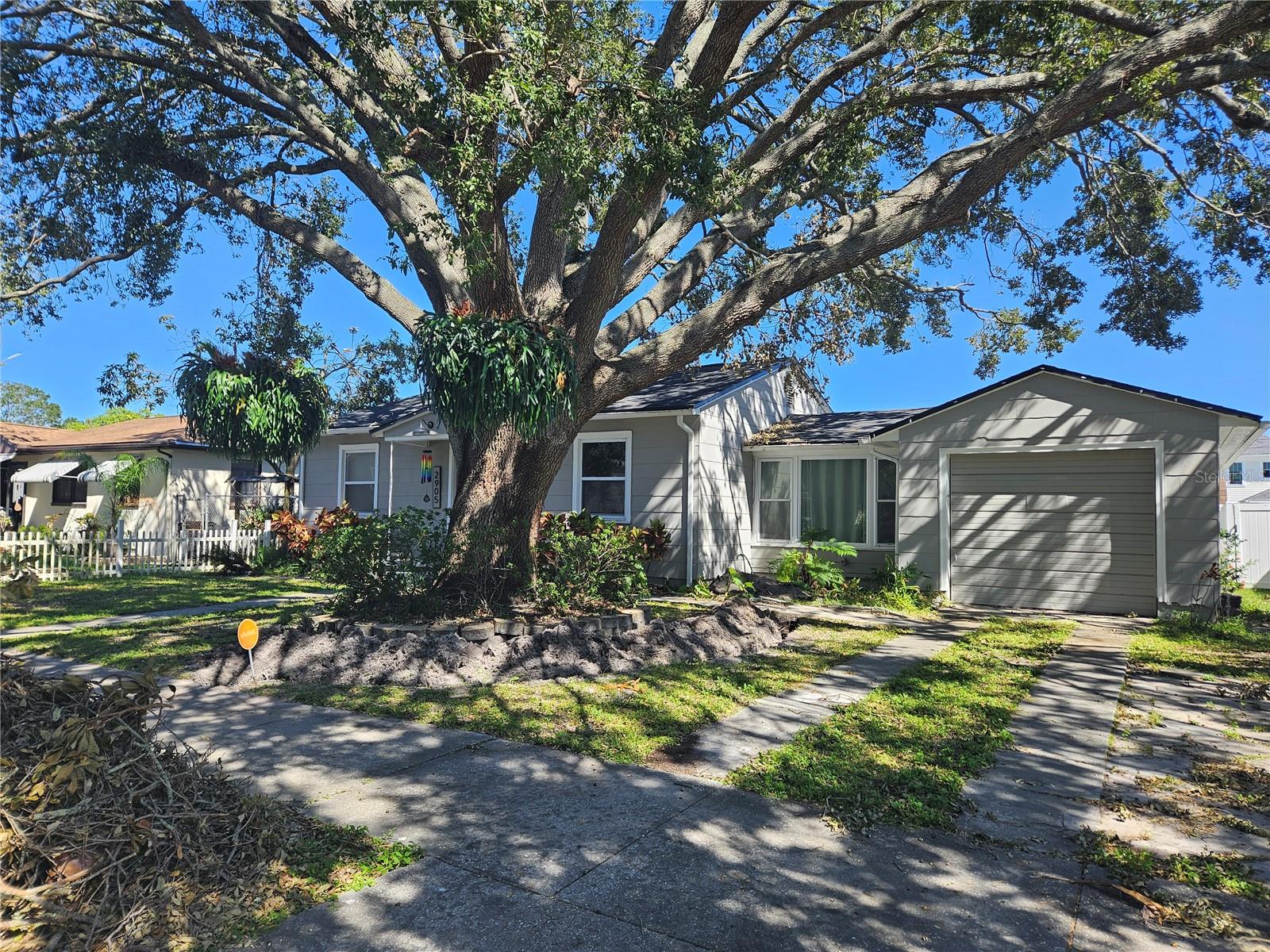 2nd image of 2905 13Th St N, Saint Petersburg, FL 33704 | MLS# TB8312429