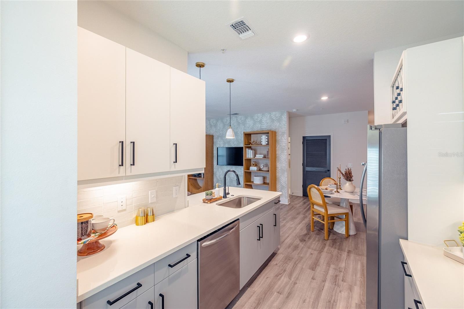 Homes for sale in Sarasota, FL | 1420 Lakefront Dr #1102, Sarasota, FL 34240 | MLS# A4638384